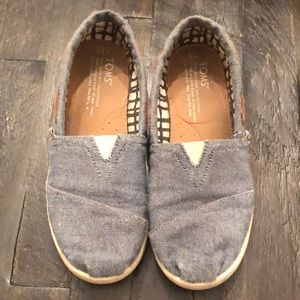 TOMS sneakers size 2.5